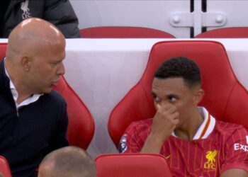 HLV Arne Slot an ủi và nhấn mạnh tầm quan trọng của Arnold