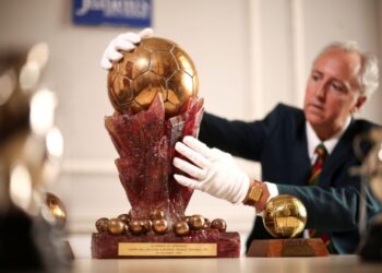 Quả bóng vàng là gì