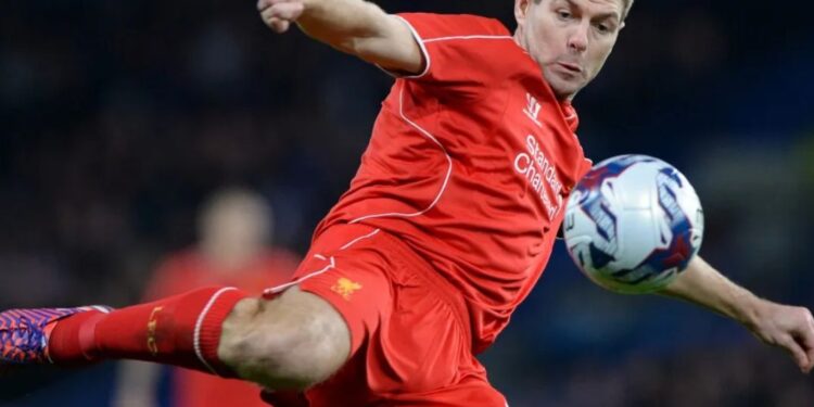 Tiền vệ box to box là gì