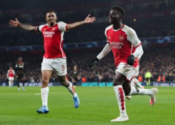 Arsenal lập kỷ lục trong ngày đánh bại Lens
