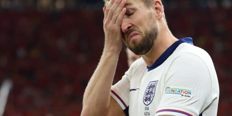 Harry Kane hóa thành tội đồ khi khiến Anh ôm hận trước Pháp