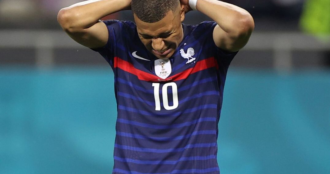 Mbappe có pha xử lý lạ lùngtrước gôn trống