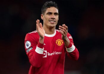 Trung vệ Varane nói gì sau khi bị Ten Hag loại khỏi đội hình chính