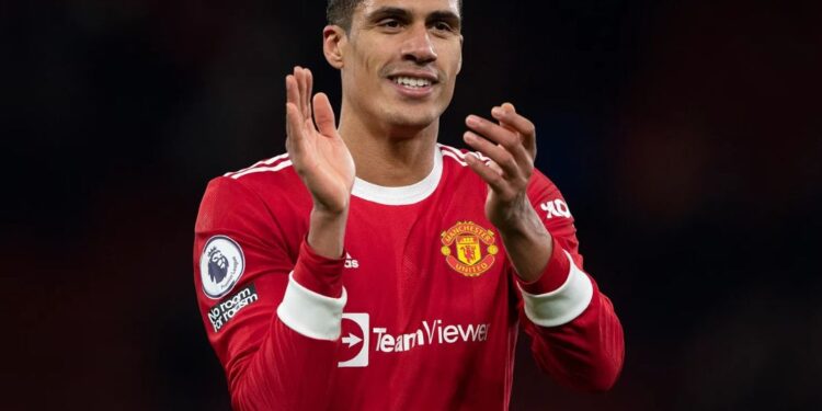 Trung vệ Varane nói gì sau khi bị Ten Hag loại khỏi đội hình chính