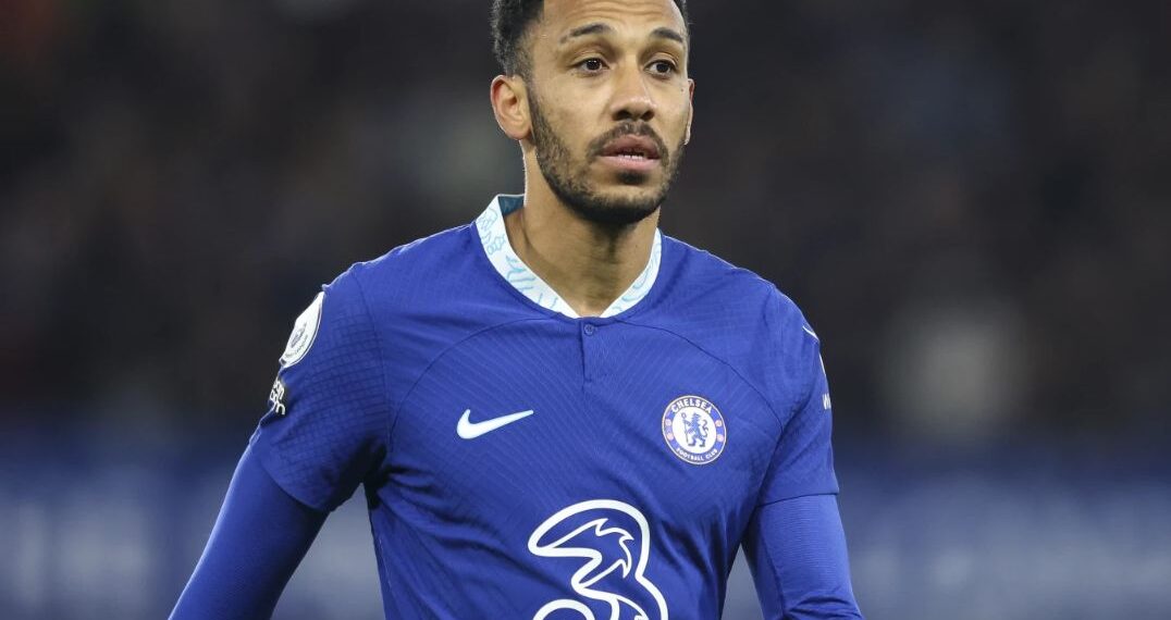 Việc Aubameyang đến Chelsea có biến, CĐV Arsenal mừng thầm