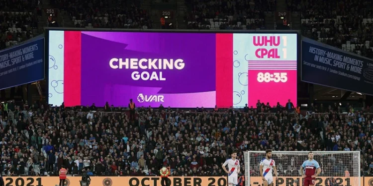 Chúng ta có đang hiểu sai về VAR không?